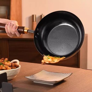 Wok hecho a mano con mango de madera, olla de hierro antiadherente para cocinar, uso en cocina, tamaño 30 cm - Product Image 3