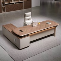 Bureau de direction en bois haut de gamme, écoresponsable, design moderne et luxueux pour immeuble de bureaux