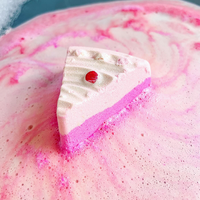 Bombe de bain en forme de boule de sel de bain unique et mignonne avec une bague surprise à l'intérieur