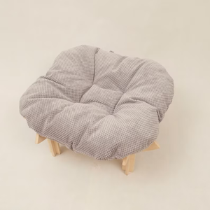 Lit en bois avec oreiller - Product Image 4