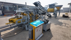 Machine à fabriquer des blocs de ciment QT5-15, machine automatique de pavage emboîtable et de briques creuses, 10000 pièces par jour - Product Image 5