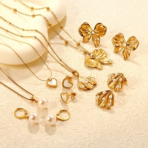 Juego de Collar y Aretes de Acero Inoxidable con Baño de Oro de 18K, Diseño de Corazón y Flor, con Perla Incrustada, Joyería de Moda, Regalo para Mujer - Product Image 1