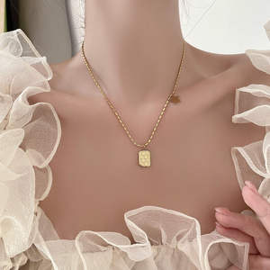 Yiwu DAICY New Titanium Steel Checkerboard Quadratische Karte Anhänger Karierte Sterne Halskette Einzigartige Rechteck Halskette - Product Image 6