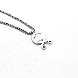Yunnique – collier avec pendentif loup en acier titane, bijoux unisexes à la mode, design animal rond, chaîne de style rétro - Product Image 2
