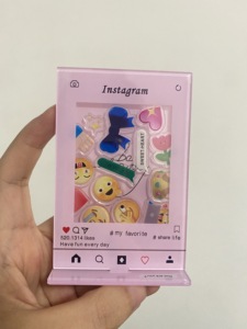 สแตนดี้อะคริลิคพิมพ์ลาย UV สองด้าน ตัวละครอนิเมะ  งานตกแต่งอะคริลิคแบบตั้งโต๊ะตามสั่ง  รับผลิตงานอะคริลิคแบบ OEM ODM - Product Image 1