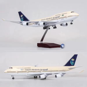 Modelo de Avión de Resina a Escala 1/150 de 47 cm de Saudi <span class=keywords><strong>Arabian</strong></span> <span class=keywords><strong>Airlines</strong></span> Boeing 747-400 con Tren de Aterrizaje, Coleccionable - Product Image 6