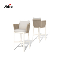 Juego de Muebles de Exterior Modernos Artie, Dos Sillas de Mimbre y Mesa, Sillas Altas de Metal para Cafetería, Taburetes, Juego de Muebles de Bar