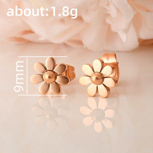 Orecchini a Perno Mini Girasole per Donne, Accessori di Moda Minimalisti Floreali per Uso Quotidiano - Product Image 5