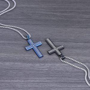 Collana con Ciondolo a Croce Bicolore TG per Uomo e Donna, Blu e Nero, Catena in Acciaio Inossidabile, Stile Religioso Cristiano - Product Image 4