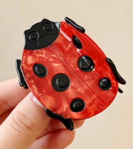 Sheshares Mignonne pince à cheveux en acétate motif coccinelle à sept points |   Nouvelle pince à cheveux en forme de requin pour les coiffures chignon pour femmes - Product Image 3