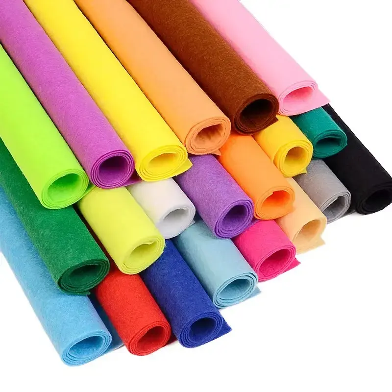 Écologique 60g à 150g différentes couleurs PP Non tissé tissu utilisé pour le sac et Textile à la maison Spunbond polypropylène sac à provisions