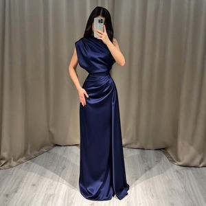Vestido de Verão em Cetim com Cintura Ajustada e Saia Plissada Longa Elegante Plus Size - Product Image 2