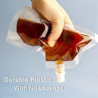 Pochette souple transparente écologique, étanche et recyclable avec bec verseur et bouchon à vis pour l'emballage de jus de fruits et de liquides