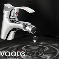 Mélangeur de bidet à eau chaude et froide à poignée unique monté sur le pont en laiton simple Offre Spéciale