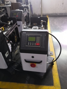 Shini sưởi ấm nước máy ép phun với bơm và PLC để kiểm soát nhiệt độ của khuôn - Product Image 4