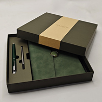 Boîte d'emballage personnalisée de luxe pour carnet vert, finition mate, gaufrage, revêtement UV, boîte cadeau en carton rigide recyclable (personnalisée)