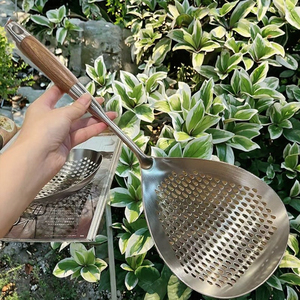 Passoire en acier inoxydable avec manche en bois, passoire de cuisine durable pour nouilles et légumes, lavage à la main uniquement - Product Image 3