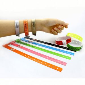 Pulsera de Vinilo PVC Personalizada con Logotipo para Festivales de Natación - Product Image 5