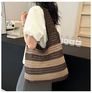 Sac fourre-tout tissé à la main élégant pour femme, idéal pour les vacances à la plage, sac à bandoulière tricoté ajouré rayé - Product Image 2