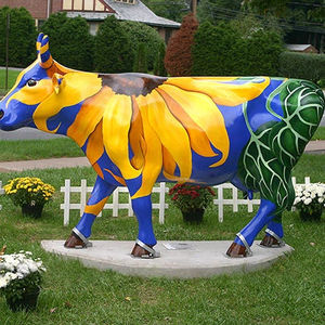 Große Outdoor-Skulptur einer Kuh aus Fiberglas in Lebensgröße, Maßanfertigung, Handbemalte Freistehende Kunstdekoration für den Garten, Marke TongMei - Product Image 4