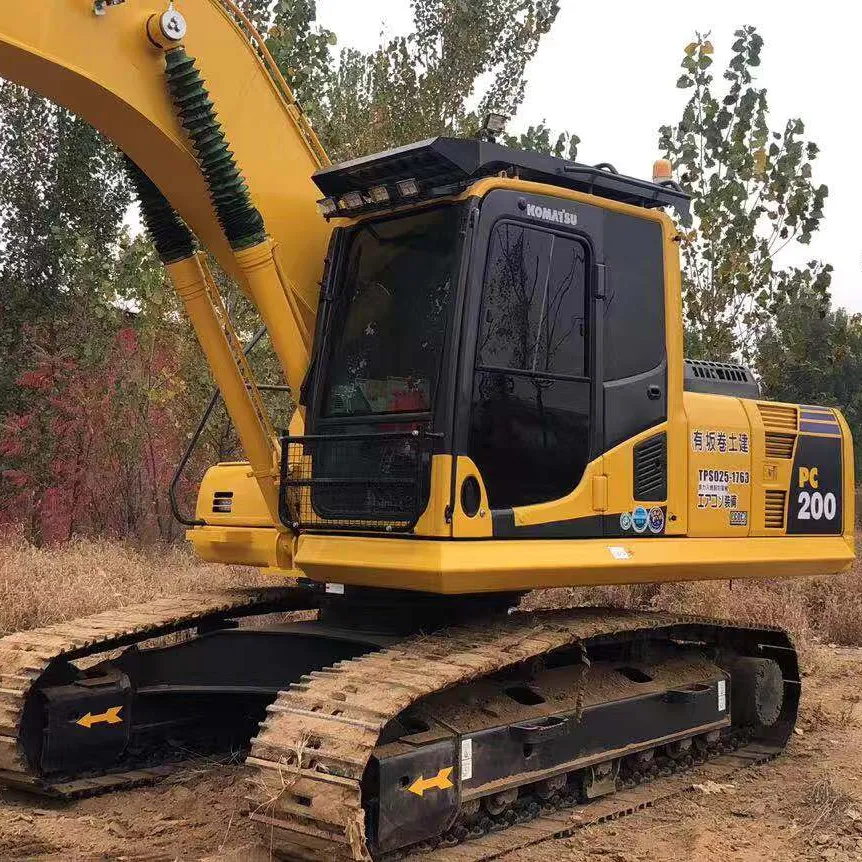 EXCAVATRICE D'OCCASION PC200 PRIX BON MARCHÉ EXCAVATRICE SUR CHENILLES KOMATSU PC200-8 UTILISÉE AU JAPON À VENDRE