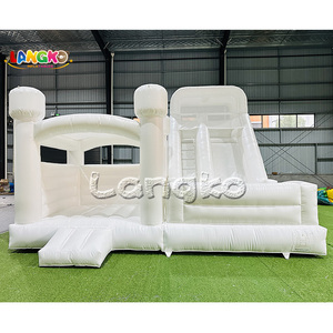 Castello Gonfiabile Bianco per Feste con Piscina di Palline e Scivolo d'Acqua - Product Image 1