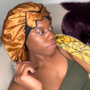 <span class=keywords><strong>Bonnet</strong></span> <span class=keywords><strong>de</strong></span> <span class=keywords><strong>cheveux</strong></span> en satin <span class=keywords><strong>de</strong></span> couleur personnalisée pour femmes avec œillet en soie simulée pour <span class=keywords><strong>bonnet</strong></span> <span class=keywords><strong>de</strong></span> <span class=keywords><strong>nuit</strong></span> couvre-yeux <span class=keywords><strong>bonnet</strong></span> <span class=keywords><strong>de</strong></span> <span class=keywords><strong>nuit</strong></span> décontracté avec <span class=keywords><strong>masque</strong></span> pour les yeux - Product Image 3