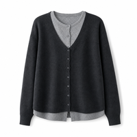 Fabrikverkauf: Damen-Strickjacke im Zweiteiler-Look aus Nylon, Viskose, Baumwolle und Polyester für Freizeit- und Alltagsoutfits