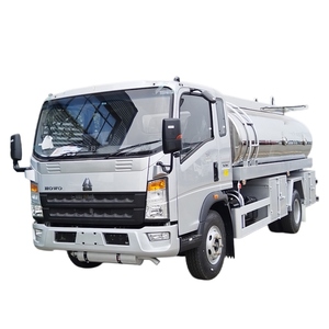 Camión Cisterna Diésel HOWO 4x2 de 60 Ruedas Nuevo con Bomba de Carga, Camión de Suministro de Combustible para Reabastecimiento en Sitios Remotos - Product Image 1