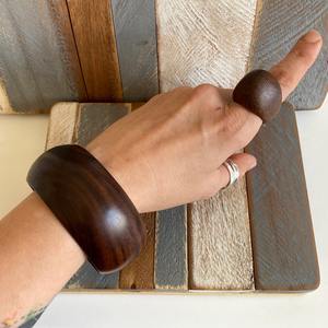 Conjunto de Anillo y Brazalete de Madera Hechos a Mano, Joyería de Madera Natural, Accesorio de Moda, Disponible al Mejor Precio del Mercado - Product Image 1