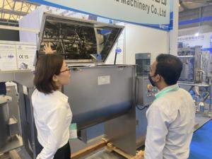 Mezclador de alimentos industrial de acero inoxidable de 1000kg, máquina mezcladora de polvo, licuadora de cinta - Product Image 3