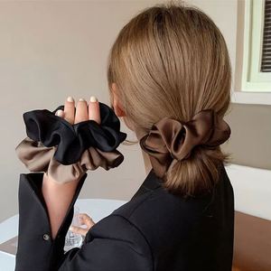 Nouveau design : Grands chouchous, bandeaux en satin à boucle tendance, élastiques à cheveux pour femme, style simple et élégant pour mariage - Product Image 4
