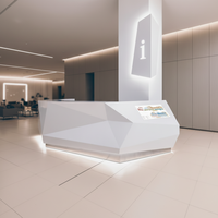 Comptoir de réception personnalisé en Corian blanc sans joint, de haute qualité, avec finition diamant 3D
