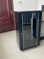 Armoire serveur de centre de données murale en acier laminé à froid 19 pouces 18U, rack réseau sur mesure peu encombrant, en stock