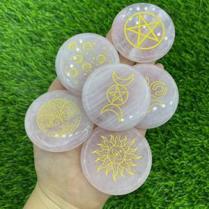 Círculo de Cuarzo Rosa de 5.5cm con Impresión de Imagen, Piedras Curativas, Artesanía en Cristal, Regalos Únicos - Product Image 1