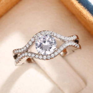 Anello di fidanzamento da donna in oro bianco con diamante naturale taglio brillante rotondo colore G e montatura a halo - Product Image 3