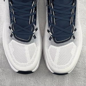 El nuevo modelo es un calzado deportivo de ocio para exteriores, transpirable y ligero, adecuado tanto para hombres como para mujeres. - Product Image 1