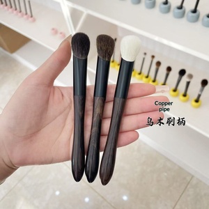 Pinceaux de maquillage haut de gamme en poils de chèvre et de vison, noirs, pour surligneur et blush, fabrication OEM/ODM - Product Image 4