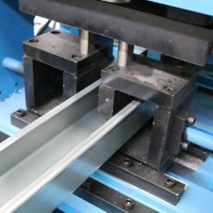 Marco de acero automático de alta velocidad y <span class=keywords><strong>Purlin</strong></span> <span class=keywords><strong>C</strong></span> Canal <span class=keywords><strong>C</strong></span> Perfil Máquina formadora de rollos <span class=keywords><strong>Purlin</strong></span> <span class=keywords><strong>Machine</strong></span> para la venta - Product Image 4