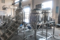 Machine d'émulsification et d'homogénéisation sous vide pour crèmes et miels de haute et moyenne viscosité