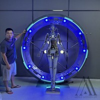 Instalación de Arte Cinético de Chica Cibernética, Obra de Arte Futurista de Fibra de Vidrio con Iluminación RGB para Decoración de Eventos en el Lobby de un Hotel o Casino