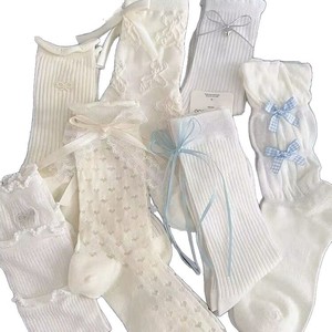 Chaussettes en dentelle pour femmes, mi-mollet, avec nœud, respirantes, absorbant la transpiration, nœud perlé, nœud blanc, nœud argenté, pour jeunes de 18 à 40 ans - Product Image 4