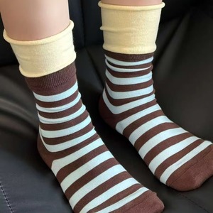 Calcetines de media pantorrilla a rayas con bloques de color para mujer, transpirables, de grosor medio, tejido jacquard, calcetines de moda para primavera y otoño - Product Image 3