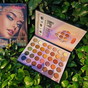 Palet Eyeshadow 35 Warna yang Dapat Disesuaikan Secara Grosir dengan Lapisan Glitter, Hasil Akhir Powder, Efek Shimmer & Metalik, Paint Tray - Product Image 2