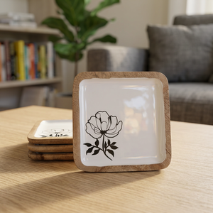 Plateau carré en bois avec motif de fleurs Insert en céramique blanche Apéritif Assiette à dessert Pièce d'affichage polyvalente Décoration intérieure unique - Product Image 1