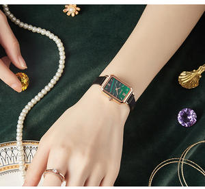 Reloj verde pequeño para mujer, reloj de cuarzo cuadrado simple y elegante, reloj de pulsera resistente al agua - Product Image 2