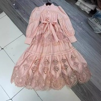 Robes personnalisées pour femmes pour dame élégante broderie de fleurs creuses col montant coupe ajustée mi-longue manches lanterne robe balançoire surdimensionnée