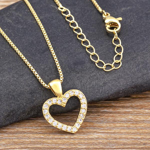 UM JEWELRY Cadena de Eslabones de Cobre Chapado en Oro de 18K con Forma de Corazón Hueco Elegante de Alta Calidad y Circonita Cúbica, Engaste de Garra, Regalo Romántico - Product Image 5