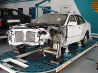 Banc de redressage de carrosserie MAXIMA pour réparation de châssis automobile, machine de redressage de châssis, banc de travail pour carrosserie, import-export