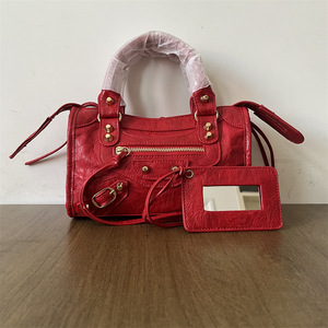 Fabrikneue französische Retro-Trend-Handtasche für Mädchen, Paris Nieten-Umhängetasche, Reißverschluss-Kissen-Tasche, stilvolles Design für Damen - Product Image 4